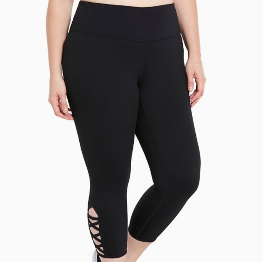 Torrid Active criss-cross strap cropped leggings